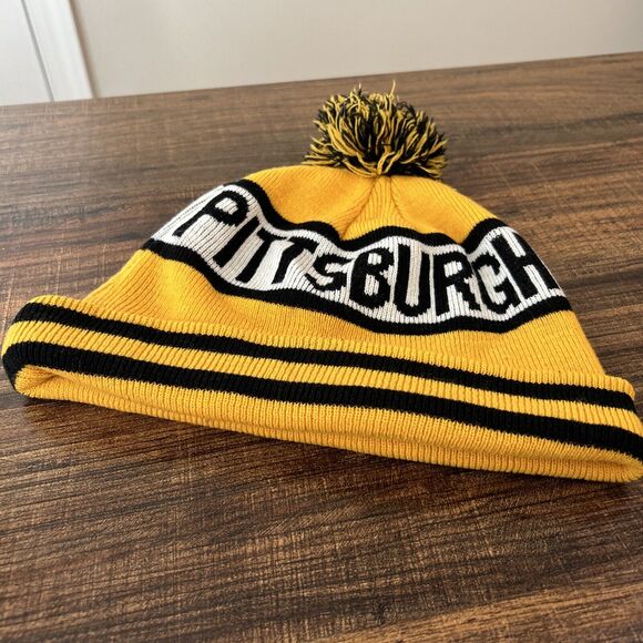 Pittsburg Knit Beanie Black and Yellow Stocking‎ Cap Pom Winter Hat - Picture 1 of 3